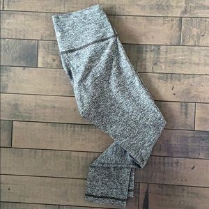 *SOLD* Wunder under cropped leggings